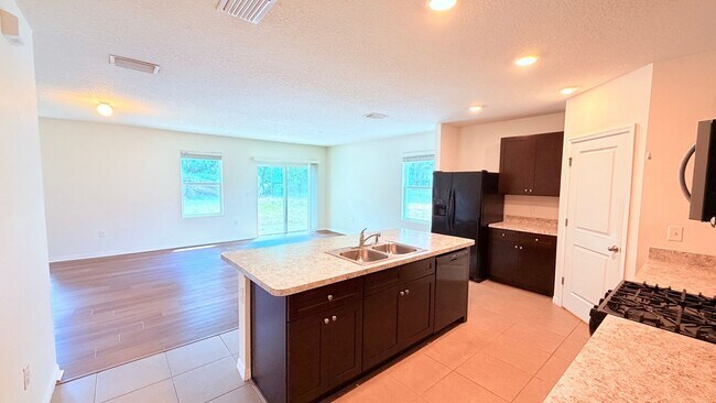 Building Photo - Available now! Amazing 4 Bedroom, 2 Bathroom Home in Wildwood!!