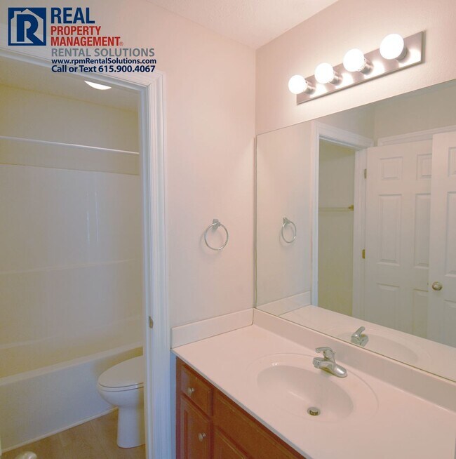 Building Photo - Wonderful 3 bedroom 3 bath home with HUGE bonus room! Washer/dryer included and attached garage!