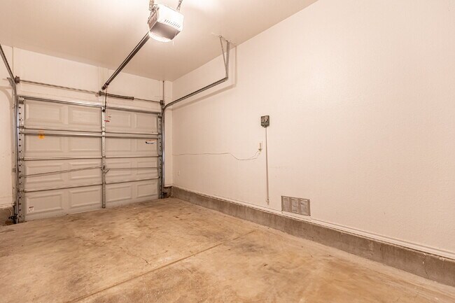 Building Photo - 8434 Miners Point