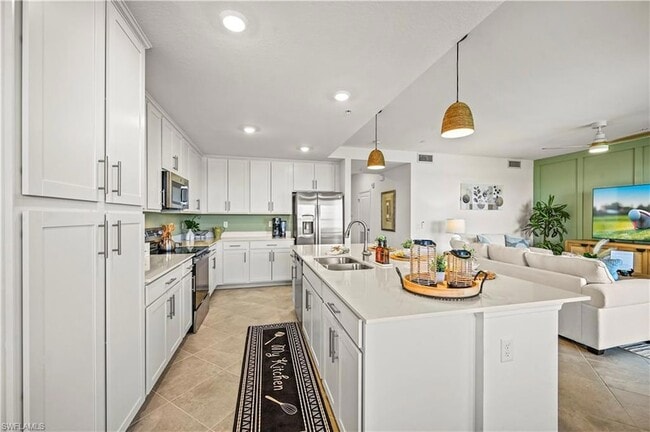 Building Photo - 15285 Grn Acrs Ave