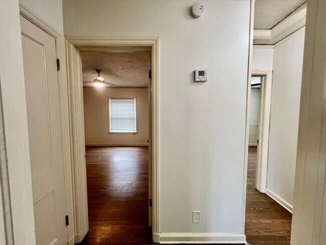 Building Photo - Move-in Ready Brookside Bungalow!
