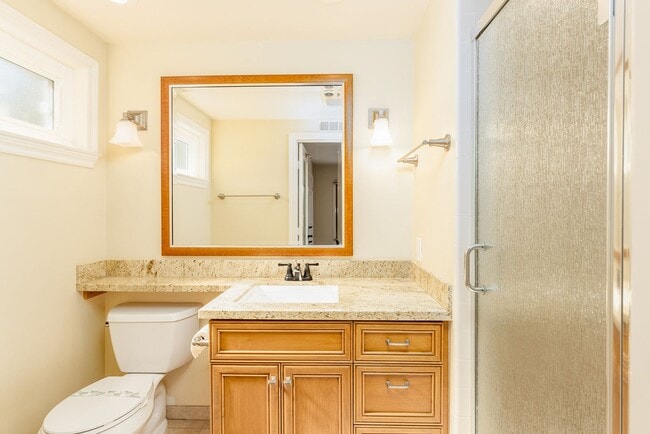 Building Photo - Spacious single level Home with A/C on the Golf Course!