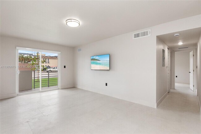 Building Photo - 13200 NE 7th Ave