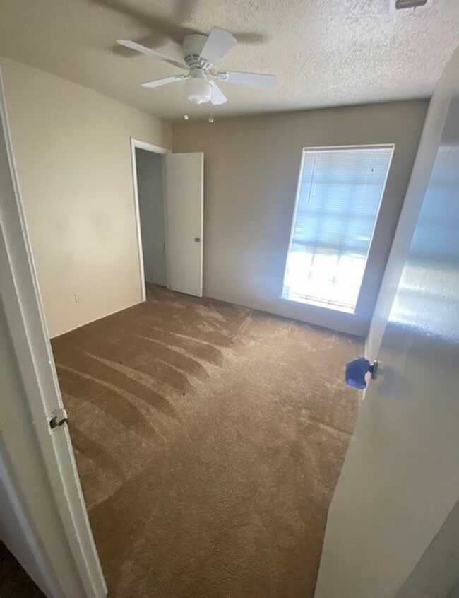Building Photo - 2928 Stonycroft Dr