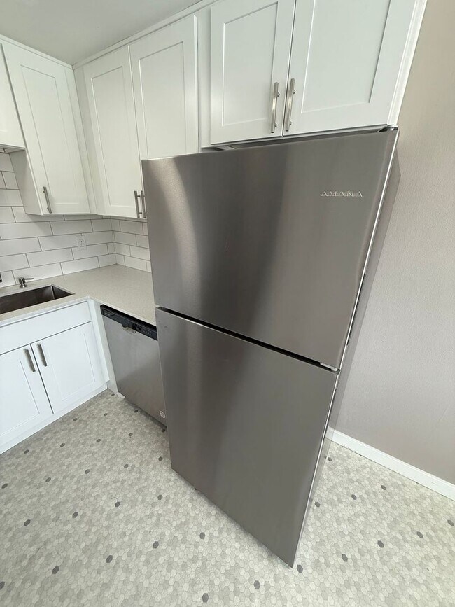 Building Photo - 3-Bedroom North Green Lake Townhouse-Style...