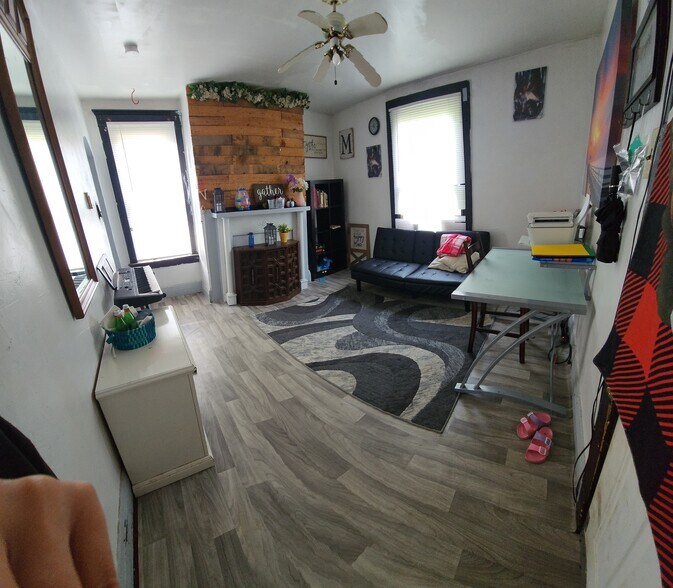 Primary Photo - 809 Bradshaw Ave
