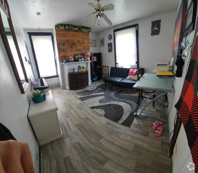 Building Photo - 809 Bradshaw Ave