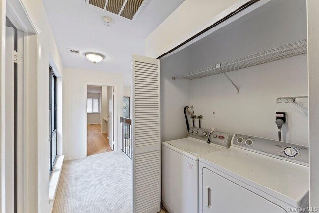 Building Photo - 277 Vista Dr