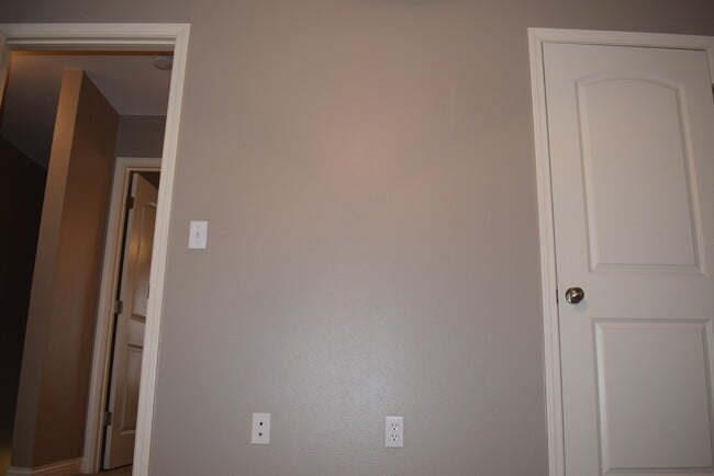 Building Photo - Large 2 story 3 bedroom 2 bathroom!