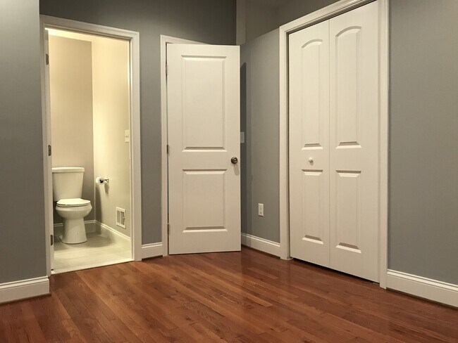 Building Photo - Charming 2 Bedroom/2.5 Bathroom Townhome in Highlandtown, MD!