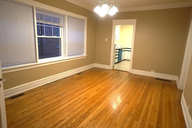 Building Photo - 1537 W Juneway Terrace