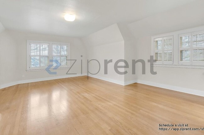 Building Photo - 3010 SE Lambert St