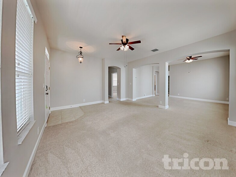 Building Photo - 614 Ravenshill Way