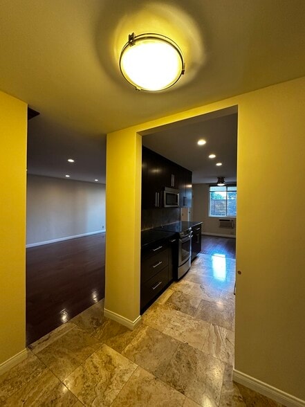 Unit entryway - 11951 Mayfield Ave