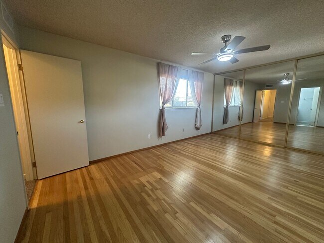 Building Photo - 4 Bedroom 2 Bathroom Home with Landscaped ...