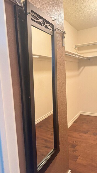 Building Photo - 7011 Cottonwood Cir