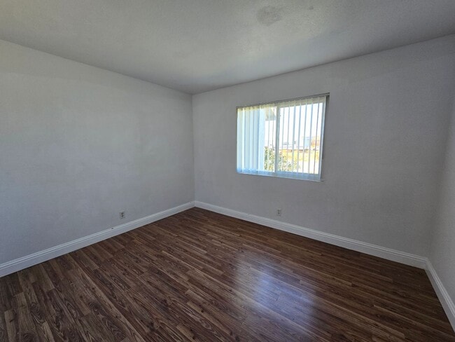 Building Photo - Beautiful 3 Bedroom, 2 Bathroom Home on a Corner Lot – Move-In Ready!