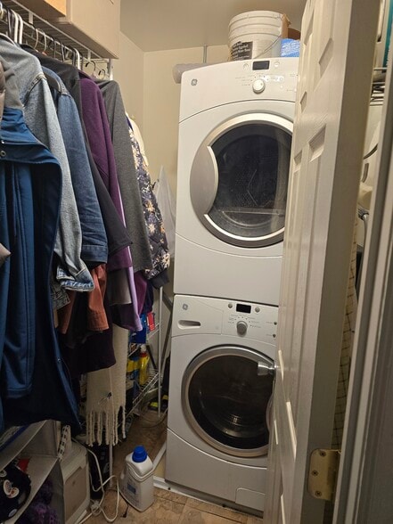 Closet with Laundry - 355 Saint Clair Ave