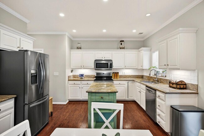 Building Photo - 5409 Dwight Dr