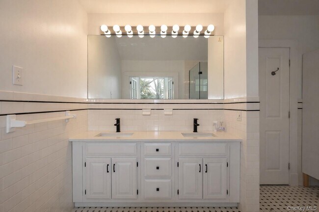 Building Photo - 16 Clinton Ave