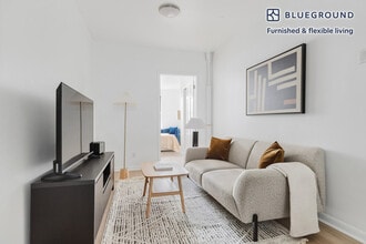 Building Photo - 327 E 10th St