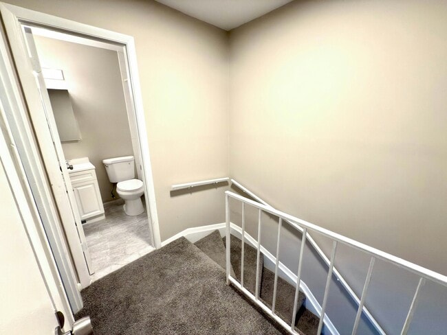Building Photo - 9242 Woodcreek Ct