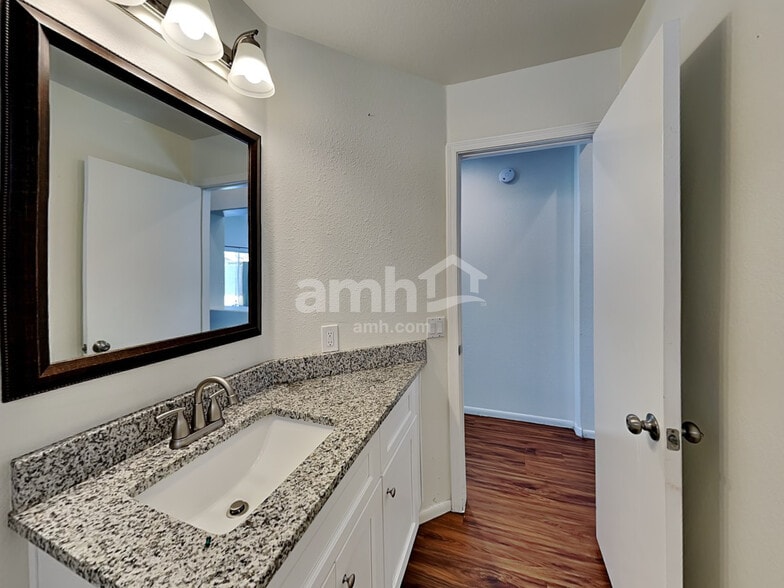 Building Photo - 9954 W Monterosa Ave