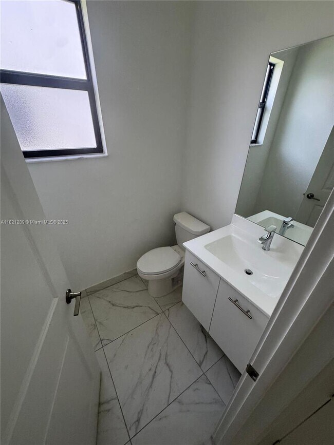 Building Photo - 4481 SW 173rd Ave