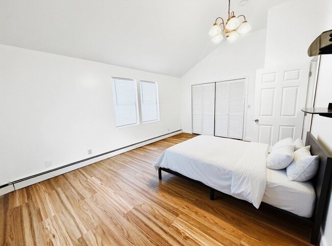 Building Photo - 178 Bates Rd