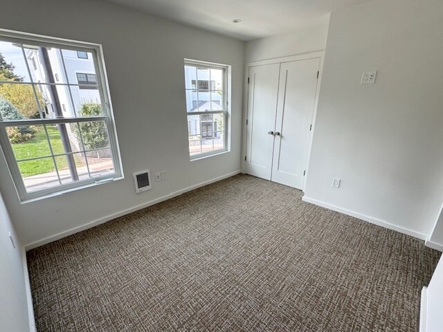 Building Photo - 784 Farmington Ave