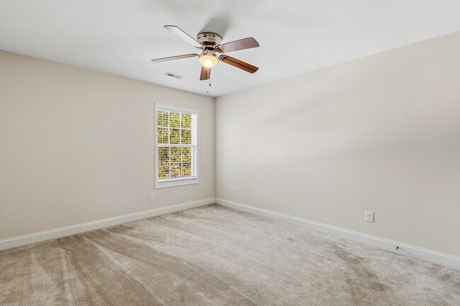 Building Photo - 5 Bedrooms in the heart of Summerfield!
