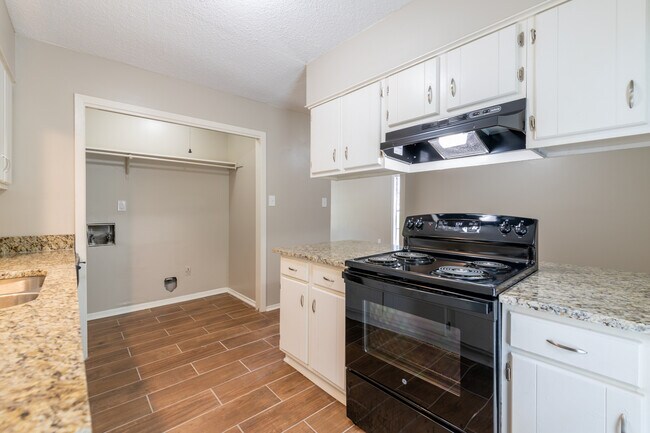 Building Photo - 3869 Winwood Dr