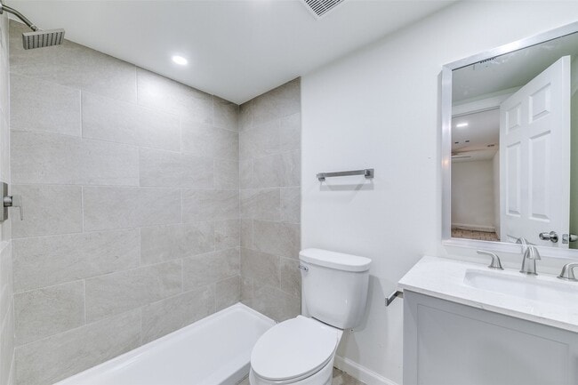 Building Photo - 2917 Dale Dr