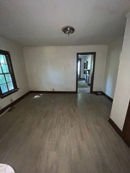 Building Photo - 425 Mooresville Pike