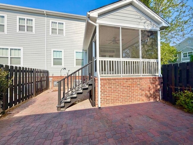 Building Photo - Comfort & Convenience: 3BR End-Unit Townhome in Pooler