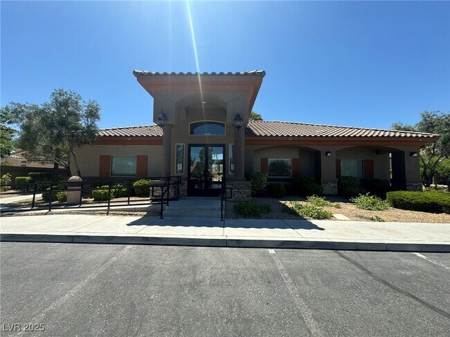 Building Photo - 7701 W Robindale Rd