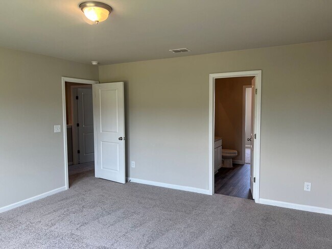 Building Photo - Wonderful Home in The Highlands