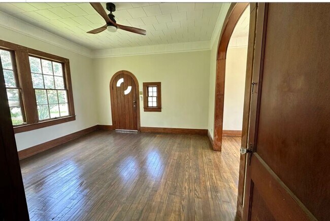 Building Photo - 426 Bellevue St