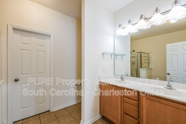 Building Photo - 169 Dorothy Dr