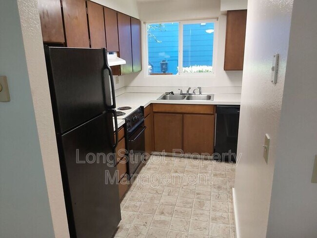 Building Photo - 3151 N Shore Dr SE