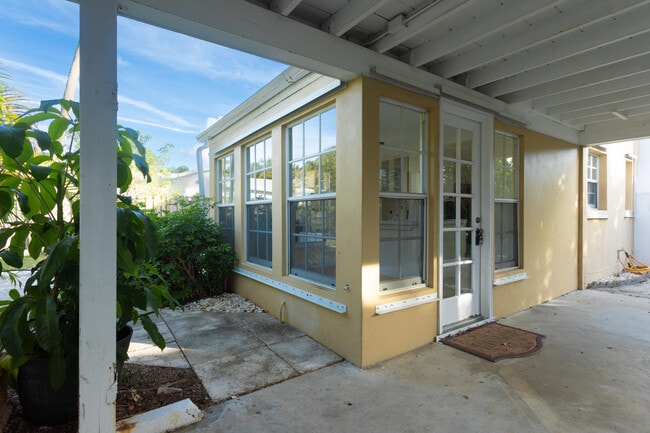Building Photo - 245 Cortez Rd