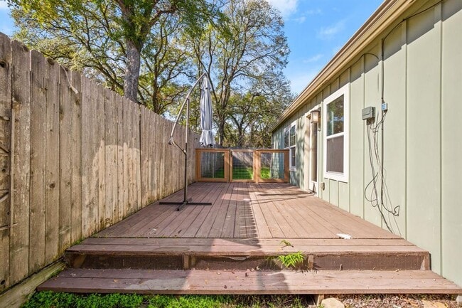 Building Photo - 2110 Oxford Ave