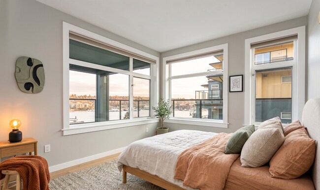 Building Photo - East Queen Anne Seattle 2 Bedroom Apartment for Rent | Lake Union Views, Rooftop Deck, In-Unit La...