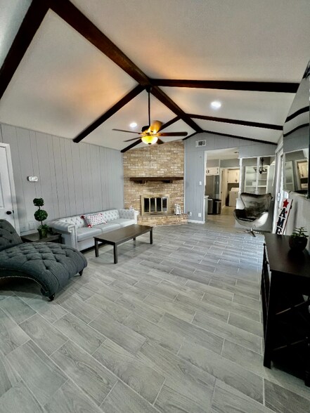 Building Photo - 506 Balboa Dr