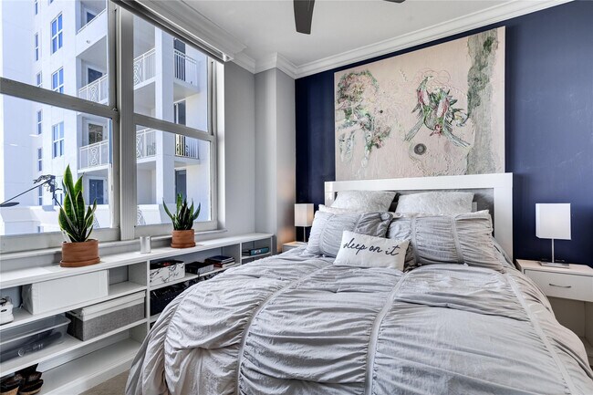 Building Photo - 511 SE 5 Ave