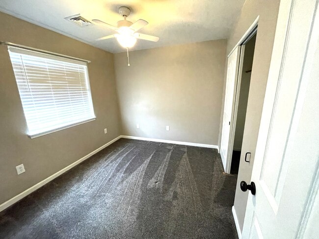 Building Photo - 5811 Wagon Wheel Ln