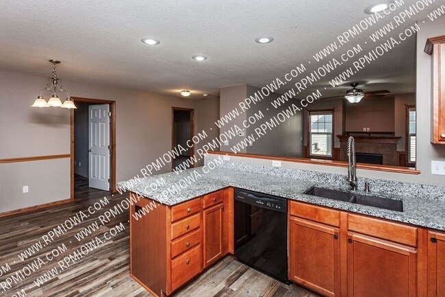 Building Photo - 738 NE Spring St