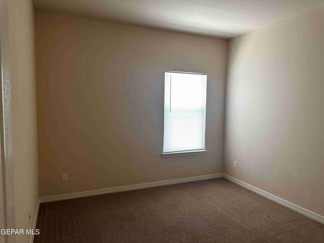 Building Photo - 14712 Far View Ct