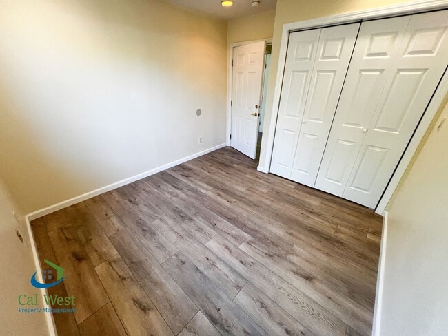 Building Photo - $5800 - Spacious 5 Beds 4 baths with large...