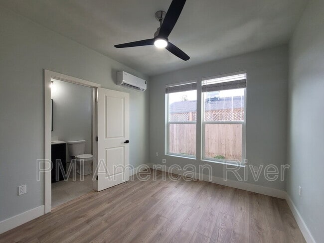 Building Photo - 219 Needles Way